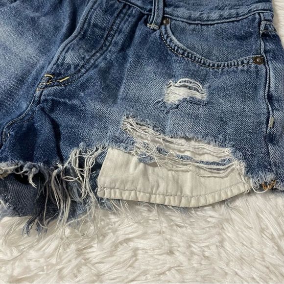 W25 Distressed Destroyed Blue Denim Jean Shorts Free People We The Free - Picture 5 of 8